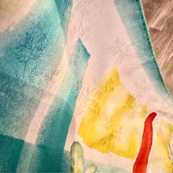 Burberry floral pattern scarf, 23×22.5 used one time 9.5/10 dry cleaned - Picture 6 of 10